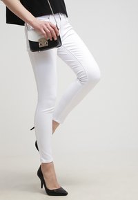 AG Jeans Vaqueros pitillo - white