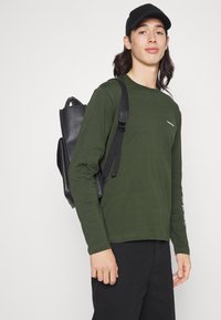 Calvin Klein LOGO COORDINATES - Camisola de manga comprida - dark olive