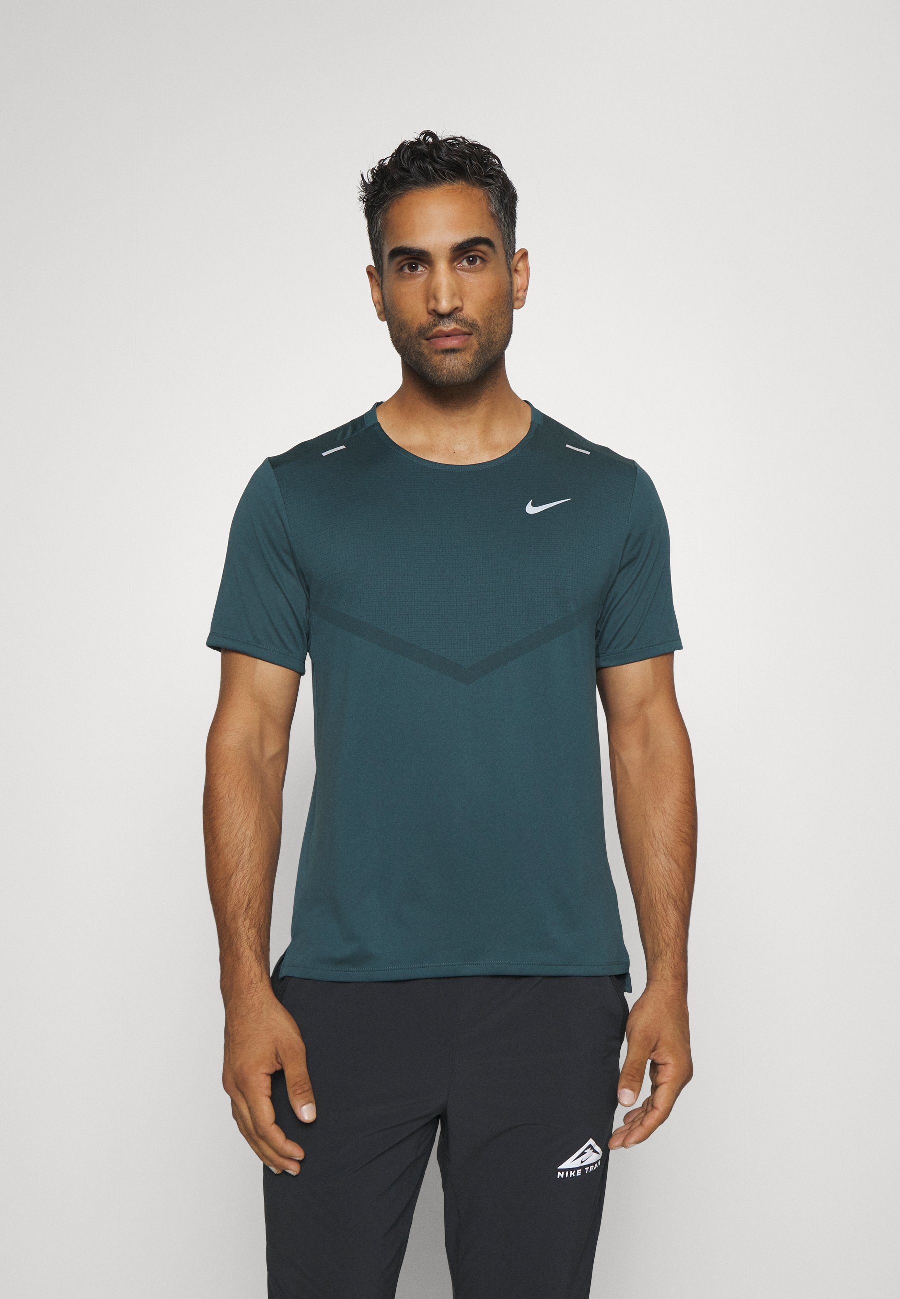 nike rise 365 t shirt