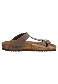 Infradito Birkenstock marroni con cinturini in pelle liscia, soletta in sughero e suola testurizzata. Presenta un accentuato pulsante sul cinturino.