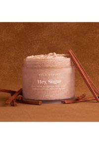 NCLA Beauty HEY, SUGAR - BODY SCRUB - Scrub corpo - sandalwood