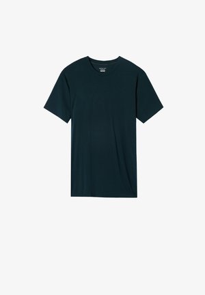 Czarna zielona koszulka z krótkim rękawem wykonana z jedwabiu modalowego. Posiada okrągły dekolt i gładki, lekki materiał. Bez wzorów ani akcentów.