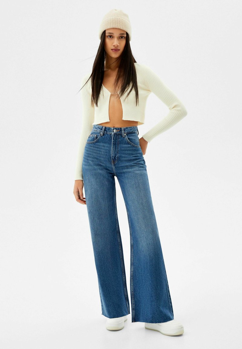 Damen Kleider | Bershka WIDE LEG Flared Jeans dark blue/dunkelblau - TS87069 Damen Kleider | Bershka WIDE LEG Flared Jeans dark blue/dunkelblau - TS87069
