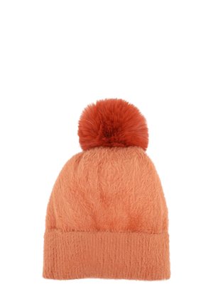 Beanie arancione lavorato a maglia con una texture soffice e un pom-pom removibile e fluffy sulla cima. Fodera a costine alla base per un maggiore calore.