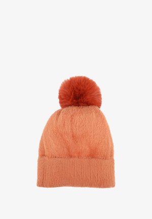 Beanie arancione lavorato a maglia con una texture soffice e un pom-pom removibile e fluffy sulla cima. Fodera a costine alla base per un maggiore calore.