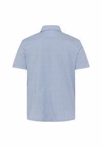 Korte mouwen shirt in lichtblauw met een gestructureerd patroon. Beschikt over een standaard kraag en een rechte zoom. Geen zichtbare sluitingen.
