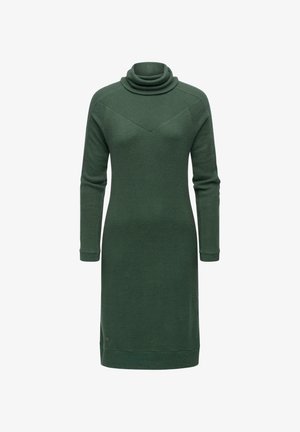 Abito in maglia verde con collo alto a cappuccio, maniche lunghe, dettagli a costine sulle spalle e sui polsi, e uno spacco laterale sull'orlo.