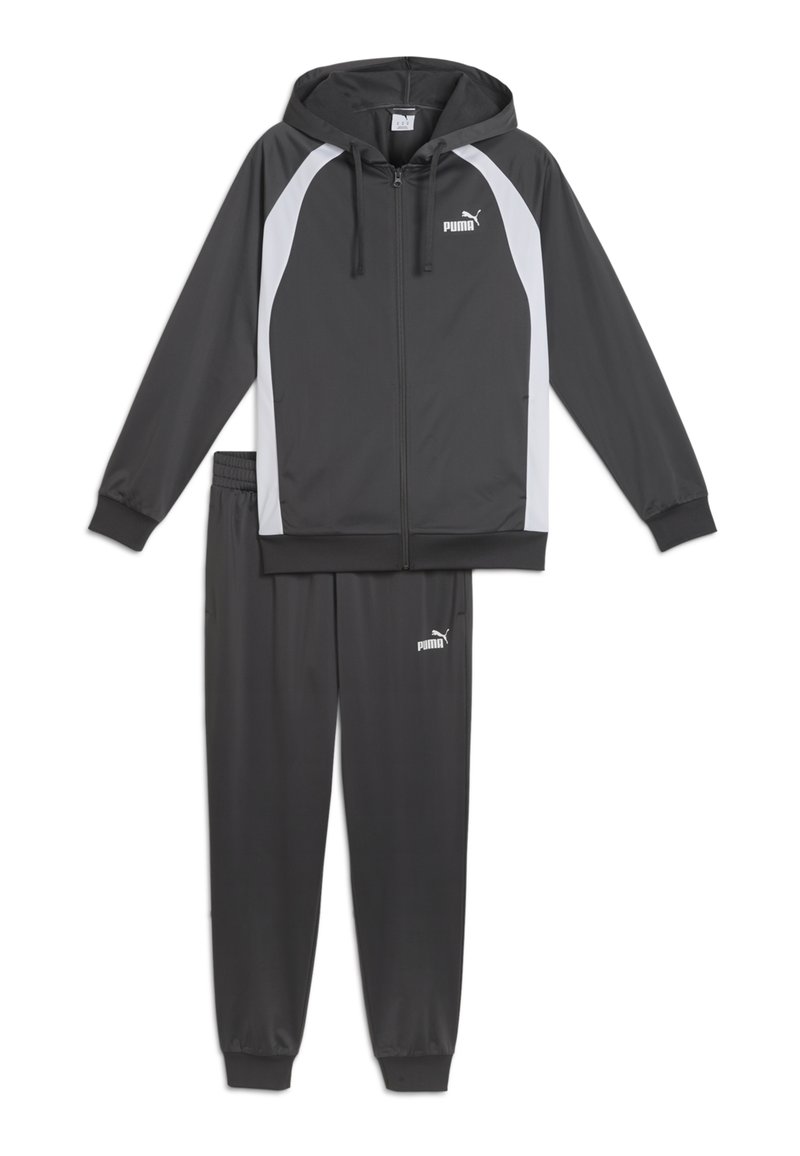 Chándal gris compuesto por una sudadera con cremallera y acentos blancos, y pantalones a juego. Fabricado en material sintético suave con puños elásticos.