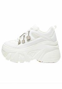 Sneakers - white