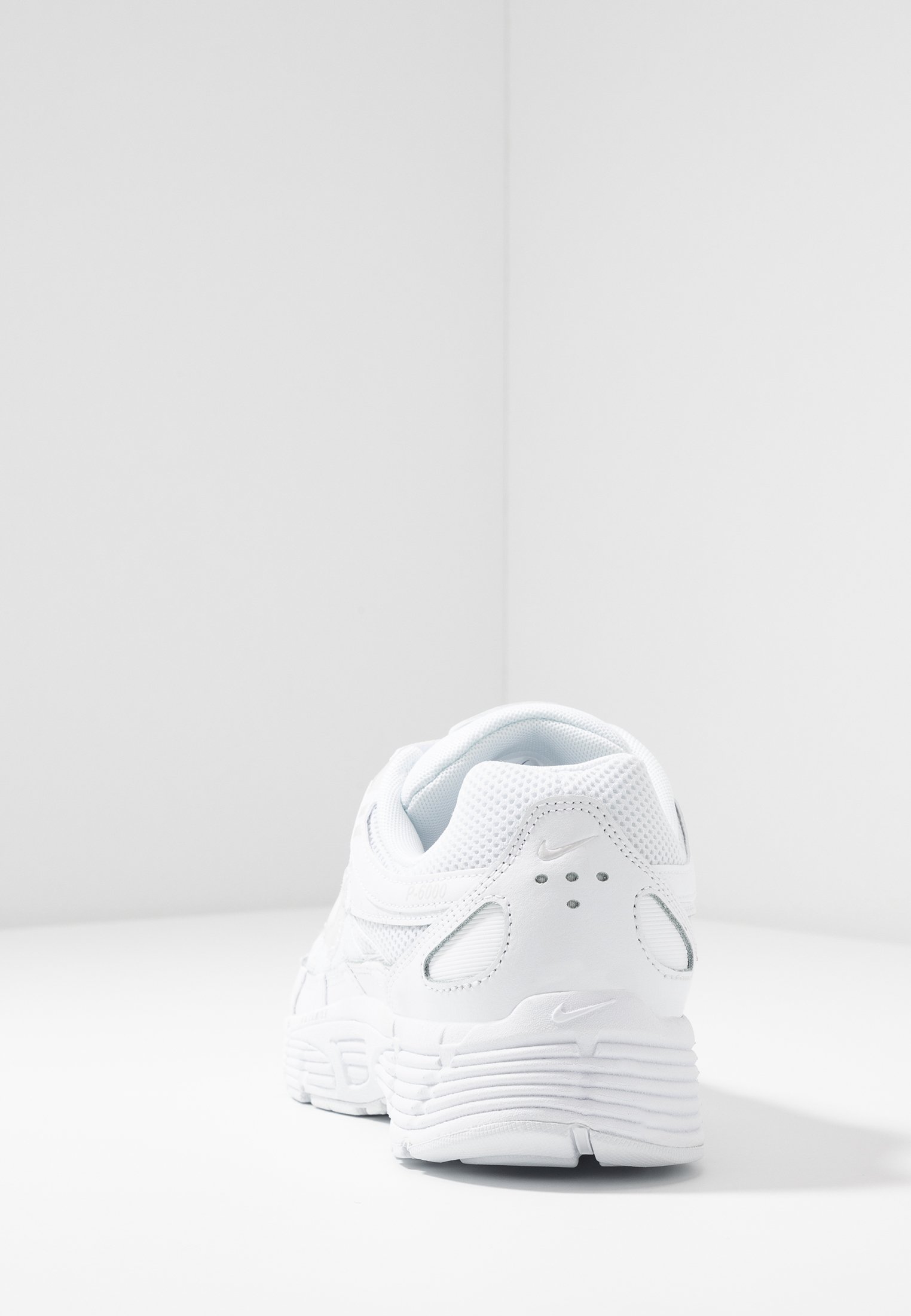 Nike Sportswear P 6000 Joggesko whiteplatinum tinthvit Nike Sportswear P 6000 Joggesko whiteplatinum tinthvit