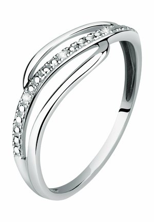 Silberring mit zwei sich kreuzenden Bändern, von denen eines entlang seiner Kurve mit kleinen funkelnden Diamanten geschmückt ist.