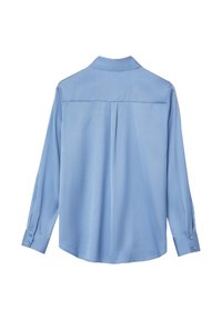 Camicia a maniche lunghe azzurro chiaro realizzata in tessuto liscio. Presenta un colletto a punta, polsini con bottone e una piega sul retro per facilitare il movimento.