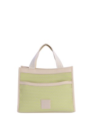 Bolsa tote tejida en beige y verde claro con asas cortas y un bolsillo delantero con un parche de logo rectangular cosido.