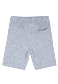 Shorts en coton gris avec une ceinture élastique, présentant une poche arrière unique et une finition douce et texturée. Design classique à longueur de genou.