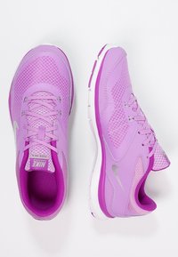 Nike Performance Zapatillas de entrenamiento - purple