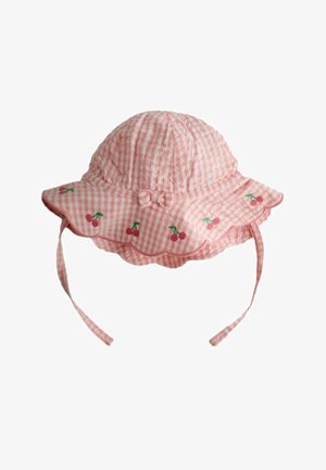 Rožinis ir baltas kūdikio saulės skrybėlaitė languotu raštu su banguotu kraštu, siuvinėtom vyšniom, mažu kaspeliu priekyje ir smakro dirželiais.
