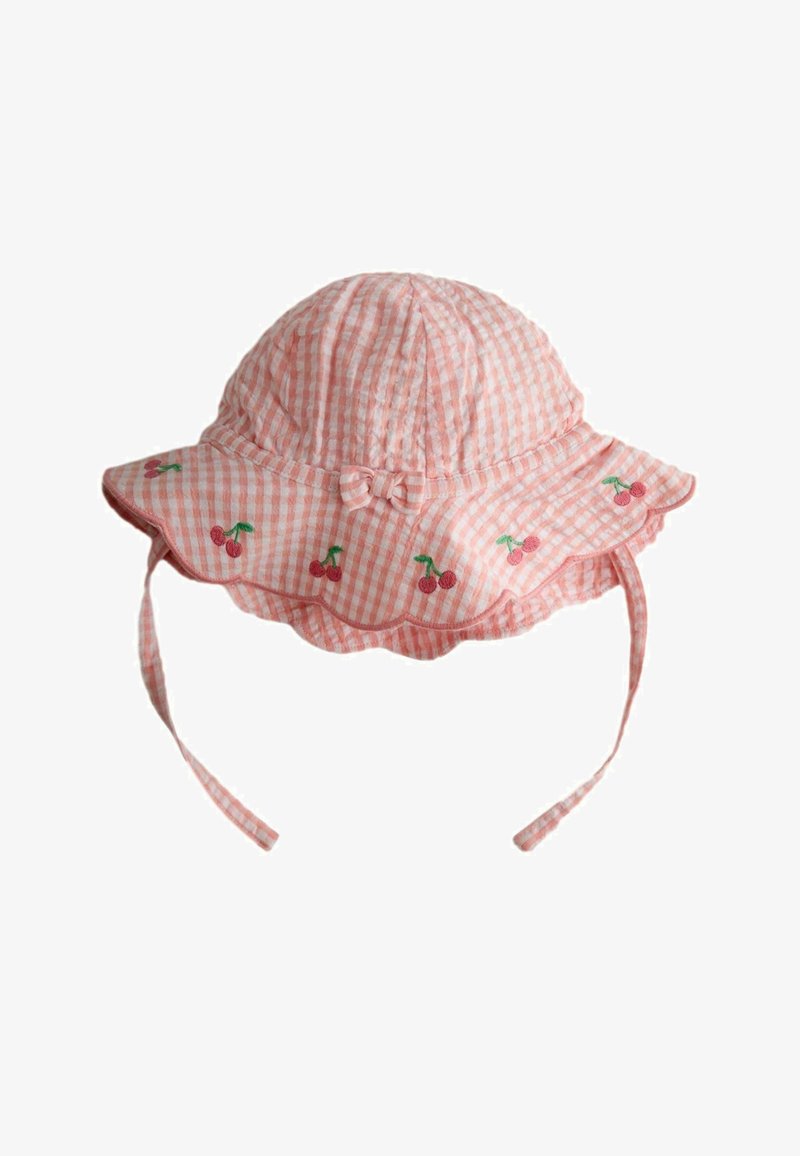 Chapeau de soleil bébé à carreaux roses et blancs avec bord festonné, cerises brodées, petit nœud sur le devant et liens sous le menton.