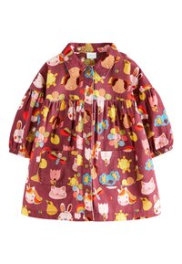 Vestito color bacca con maniche a sbuffo, caratterizzato da un motivo di animali dei cartoni animati e fiori. Il design è completato da bottoni frontali e due tasche.