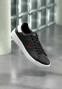 Sélectionné, black