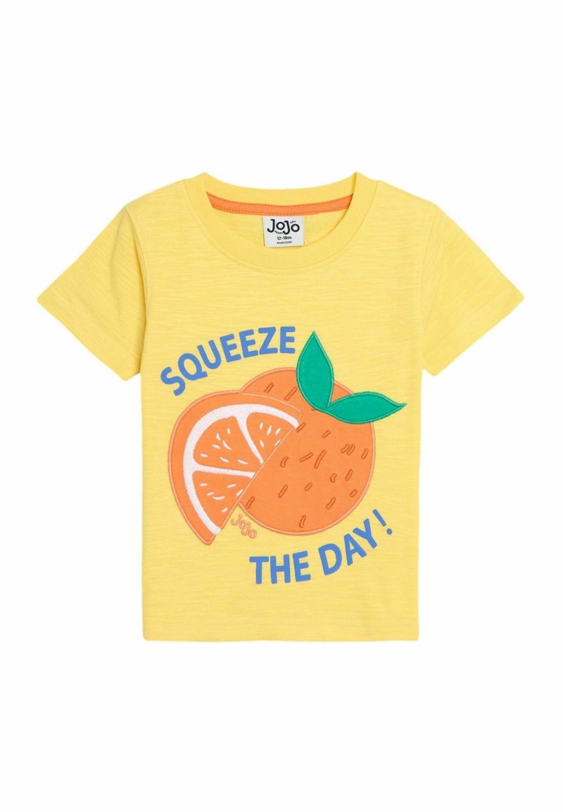 Kollane lühikeste varrukatega T-särk, millel on oranž joonistus viilu ja rohelised lehed ning sinises kirjas fraas "Squeeze the Day!".