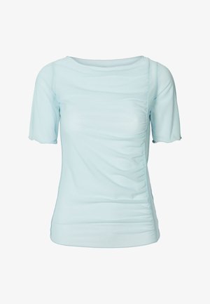 Haut bleu clair à manches courtes en tissu doux, avec un col rond et un détail froncé sur le côté pour plus de texture.