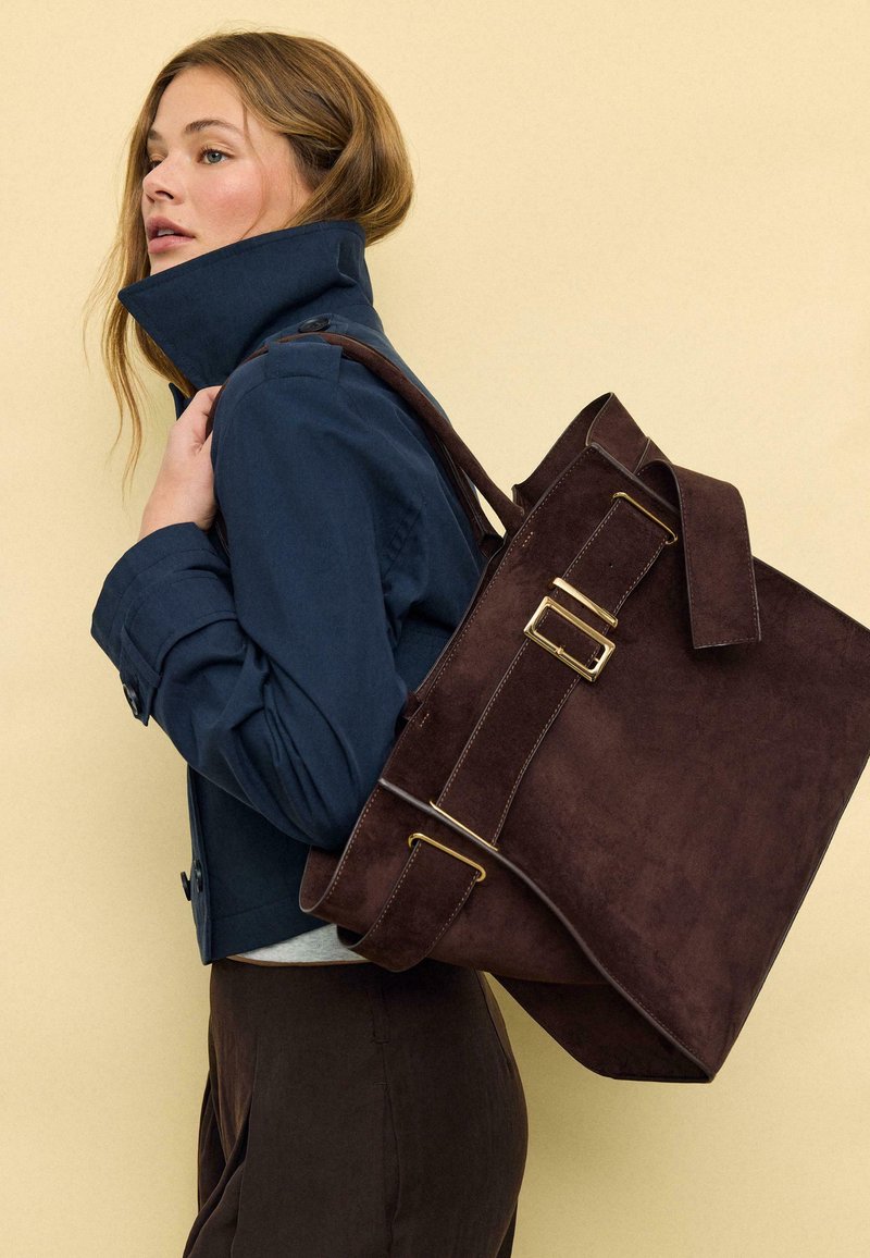Stradivarius CITY SHOPPER WITH BUCKLE DETAIL - Cabas - dark brown