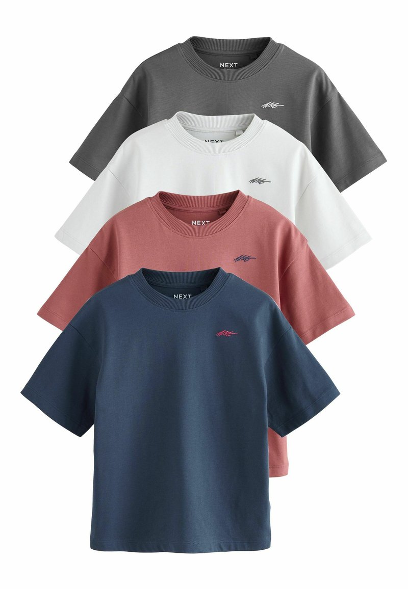Četri īsās piedurknes t-krekli jūras zilo, pelēko, baltu un rozā krāsā; izgatavoti no kokvilnas, ar apaļām kakla izgriezumiem un nelielām logotipa akcentēm.
