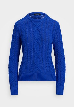 Kabelstrikket sweater i livlig blå, med ribbet rund hals og manchetter. Tykt, struktureret mønster overalt.