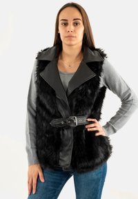 Molly Bracken Smanicato - noir