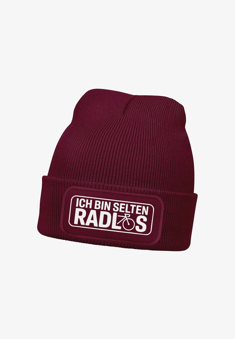 Burgundy knit beanie with a turned-up cuff featuring a white rectangular patch. Text reads "ICH BIN SELTEN RADLOS," with a bicycle icon.