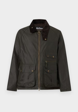 Ciemnozielona woskowana bawełniana kurtka z czarnym kołnierzem ze sztruksu, przednim zamkiem błyskawicznym oraz wieloma kieszeniami zapinanymi na guziki i suwak.