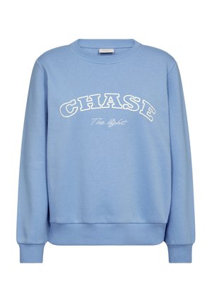 Lichtblauwe sweatshirt met witte tekst waarop staat "CHASE" en "The light", met een ronde hals en geribbelde boorden aan de mouwen en zoom.