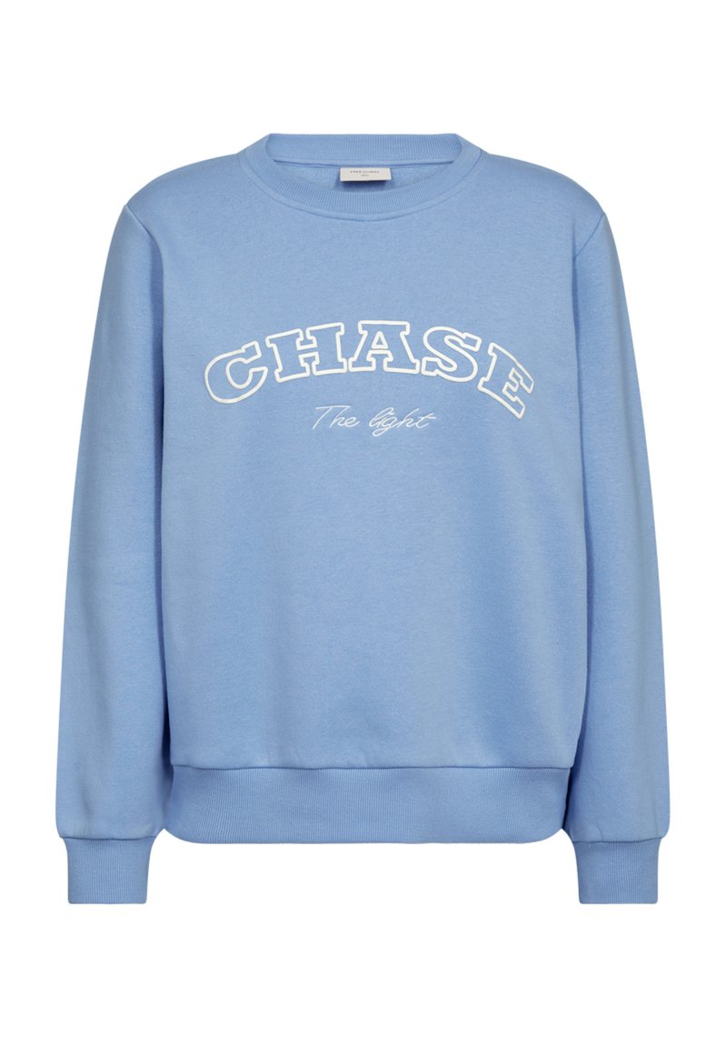 Lichtblauwe sweatshirt met witte tekst waarop staat "CHASE" en "The light", met een ronde hals en geribbelde boorden aan de mouwen en zoom.