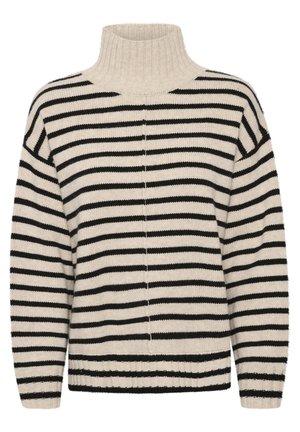 Pull rayé avec un col montant à côtes. Base beige avec des rayures horizontales noires. Texture douce, épaules tombantes et poignets à côtes.
