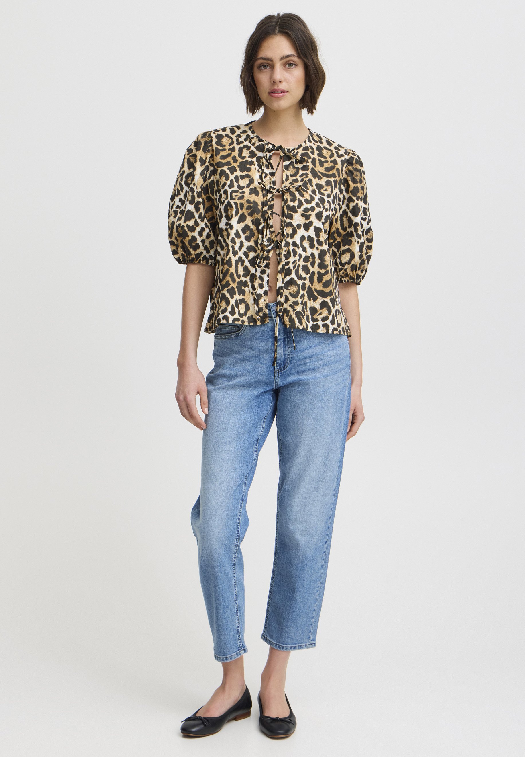 売れ筋商品|||イチ シャツ レディース トップス IHTAIANA - Blouse - cornstalk leo print IHTAIANA Crew Neck Blouse in Cornstalk Leo Print Design