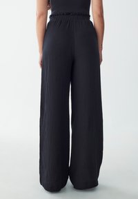 ST MRLO LETTY RELAXED  - Pantaloni - black