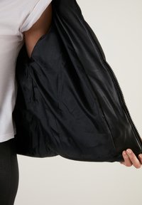 LELA SLIM FIT - Winter jacket - black