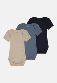 Tre kortärmade bodysuits i beige, blå och marinblå. Tillverkade av ribbat tyg med tryckknappar i botten. Slät textur och figurnära design.