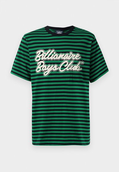 Zelena i crna prugasta majica od pamuka, sa grafičkim logotipom "Billionaire Boys Club" u bijeloj boji, okruglim izrezom i kratkim rukavima.