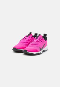 Nike Performance OMNI MULTI-COURT - Trainingsschuh - laser fuchsia/black/white