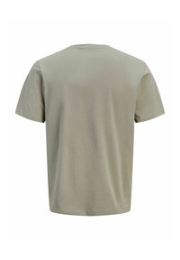 Απλό κοντομάνικο μπλουζάκι σε ανοιχτό ελιά, εμφανίζεται από πίσω σε λευκό φόντο.