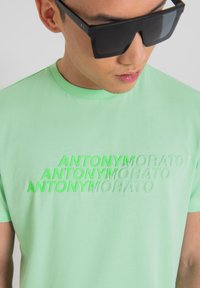 Thumbnail Image 3