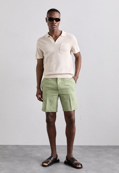 J.LINDEBERG BARON - Shorts - oil green