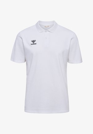 Hvid polo skjorte lavet af bomuld med krave, korte ærmer og et sort "hummel" logo på venstre bryst.