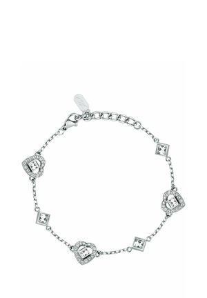 Braccialetto in argento con charm di cristallo alternati a forma di cuore e quadrati, collegati da una sottile catena e chiusura a moschettone.