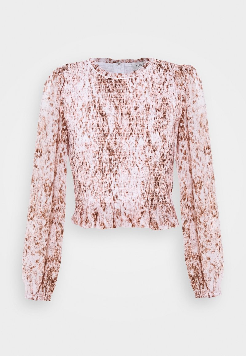 Blouse texturée rose et marron à manches longues avec un col rond et un détail froncé à la taille.