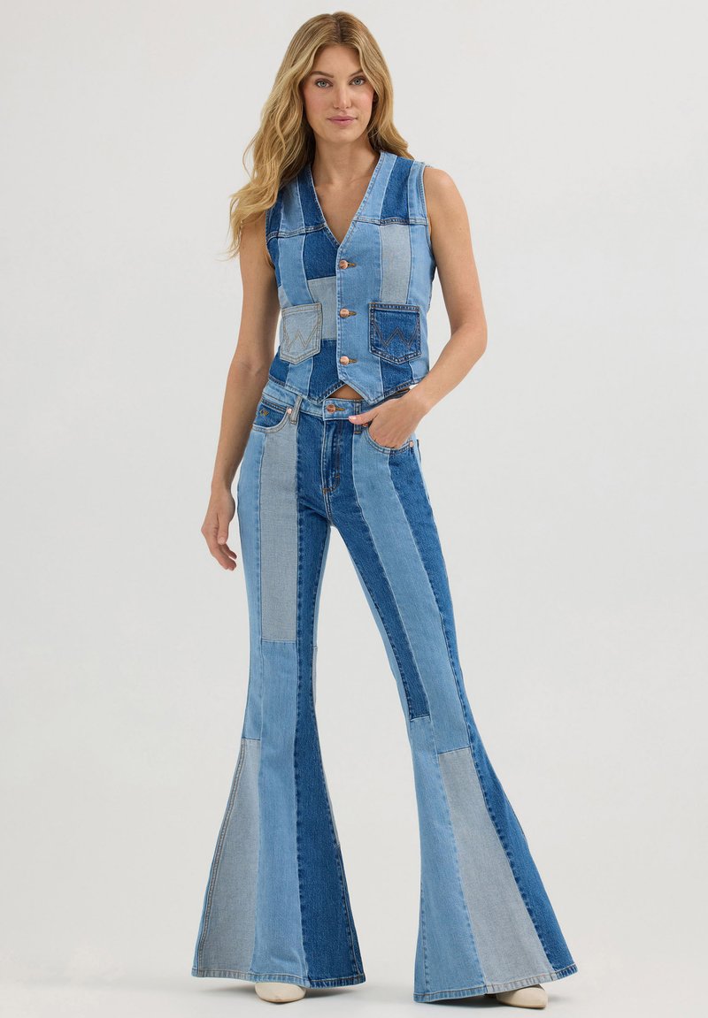 Blazer Wrangler Donna Edizione Limitata Lainey Wilson, Giacca In Denim Patchwork Con Ricami, Taglio Sartoriale - 2