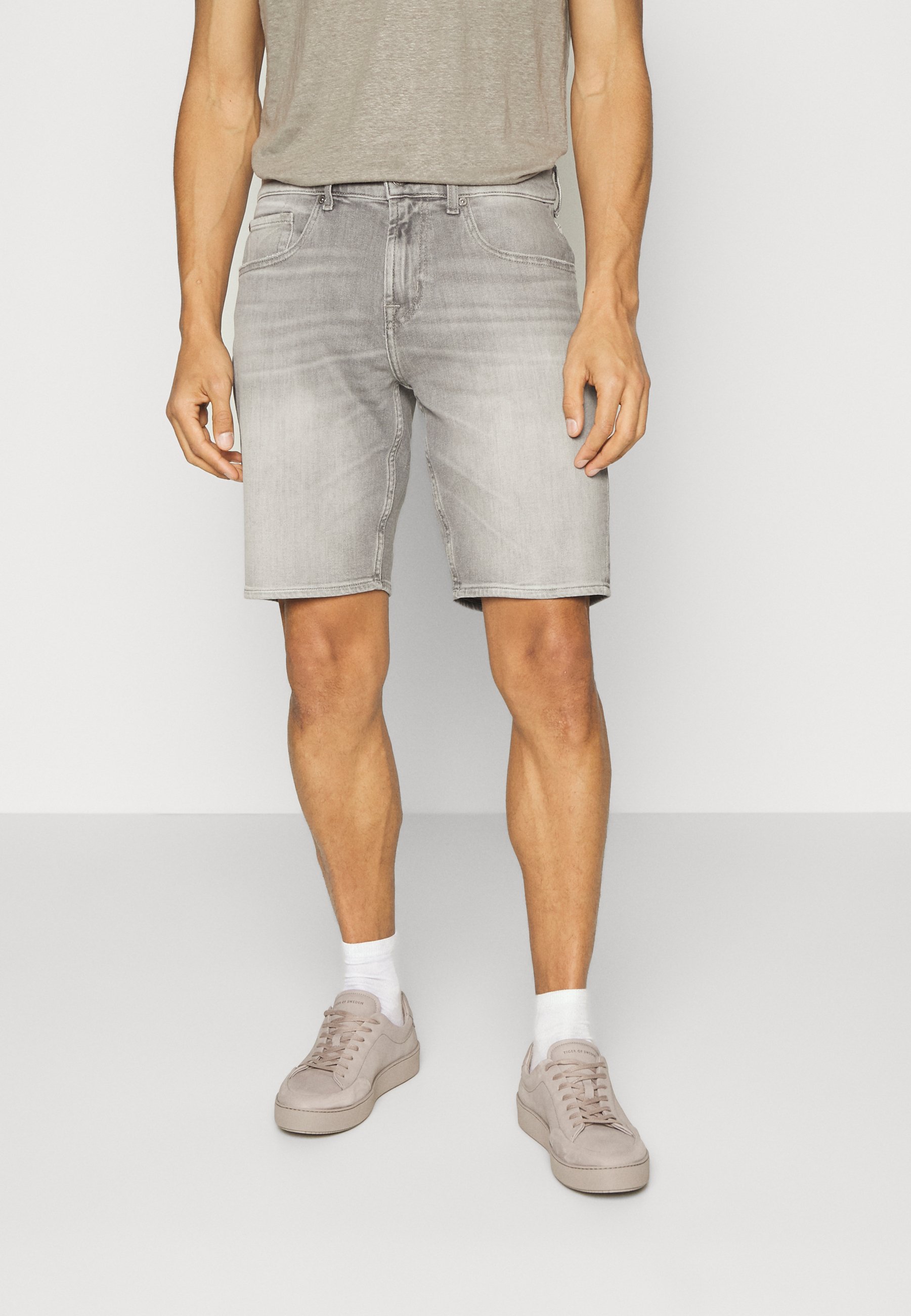 BADLY LIGHT - Denim shorts - grey 