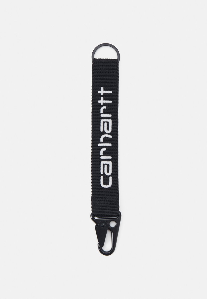 Schwarz gewebter Stoff-Schlüsselanhänger mit einer Schlaufe und einem schwarzen Metallclip, mit dem "carhartt"-Logo in weißer Stickerei.