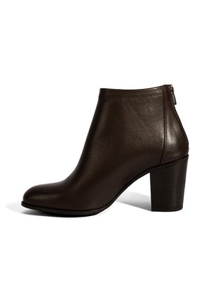 Enkelkaarsjes - brown